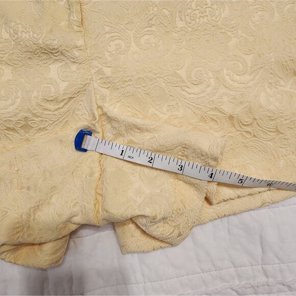 Ann Taylor LOFT Pale Yellow Eyelet Brocade Shorts, Size 10 - Picture 7 of 8